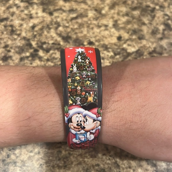 🎄🐭🏰 2016 Limited Release Disney Christmas Original MagicBand - Picture 1 of 5